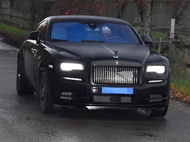 Ô tô - Rolls-Royce Wraith Black Badge của Paul Pogba suýt gặp "biến" ngay tại sân nhà