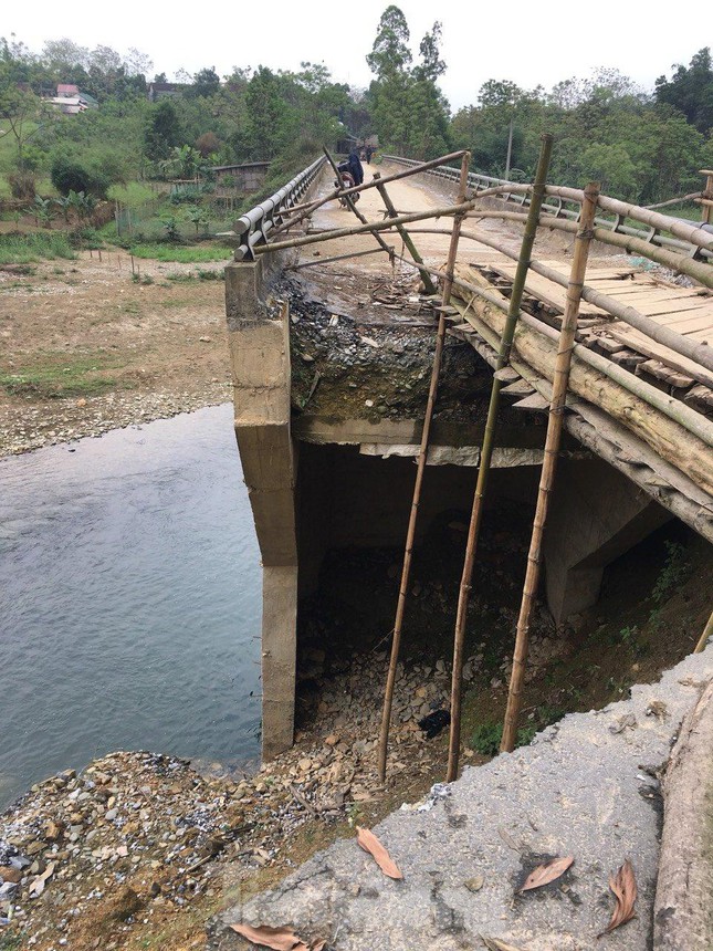 Cây cầu do ca sĩ Thủy Tiên tài trợ ở Nghệ An vừa xây đã bị nứt, nhà thầu nói gì? - 5