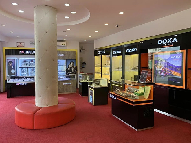 Không gian mua sắm sang trọng, đầy đủ các thương hiệu đồng hồ nổi tiếng tại chi nhánh Đồng Hồ Hải Triều Quận 7