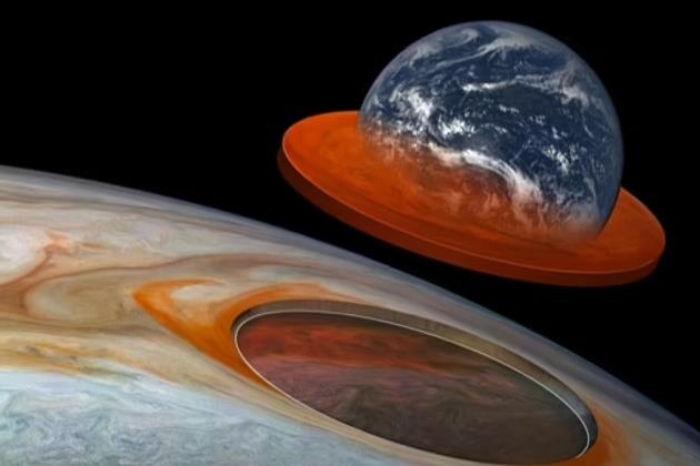 Dữ liệu mới về Sao Mộc cho thấy chỉ cơn bão màu đỏ của nó thôi đã thừa sức nuốt gọn Trái Đất - Ảnh: NASA