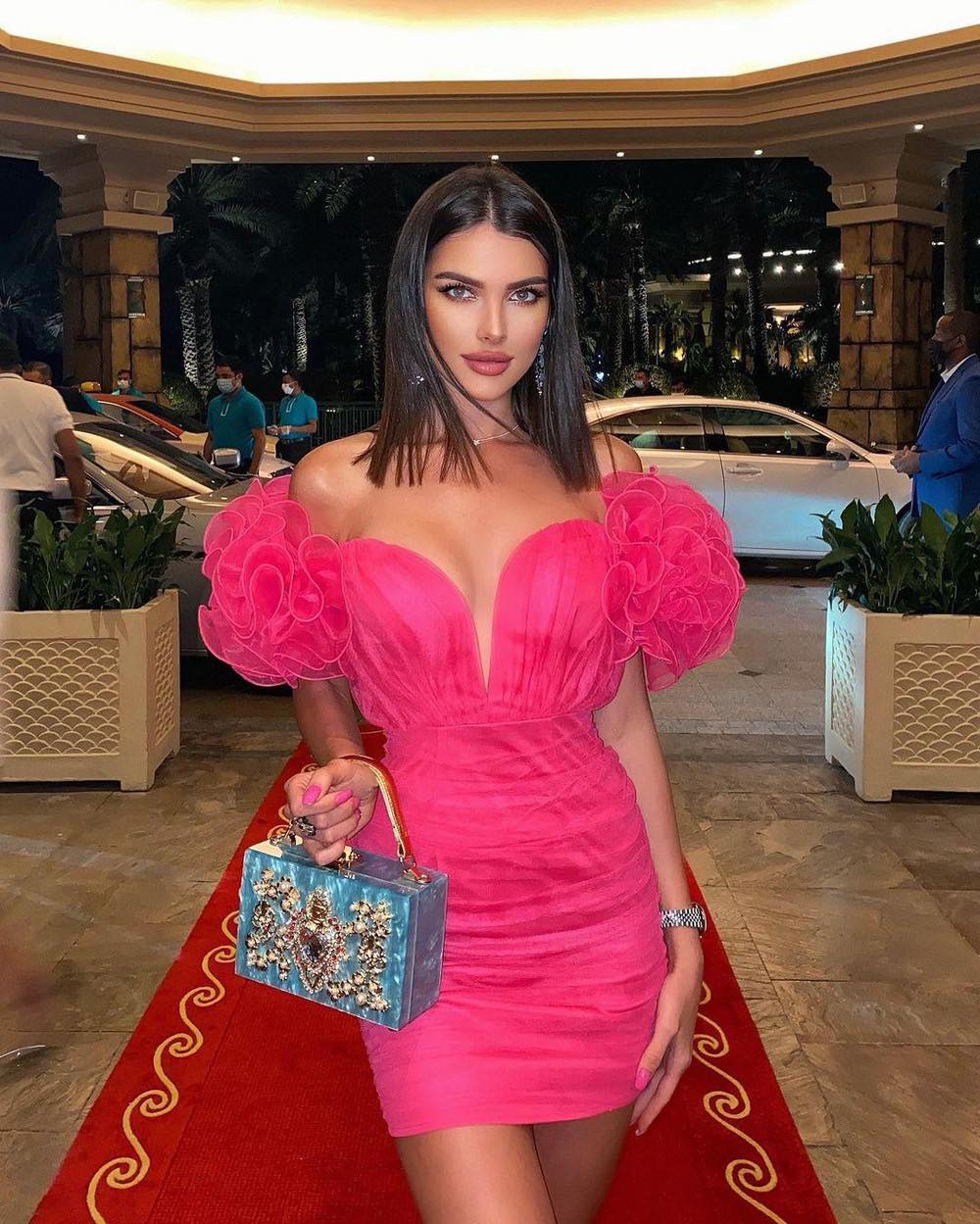 Nhà văn Alexander Lutz từng nhận định: "Sắc đẹp của phụ nữ là tài sản vô giá của đất nước Nga". 