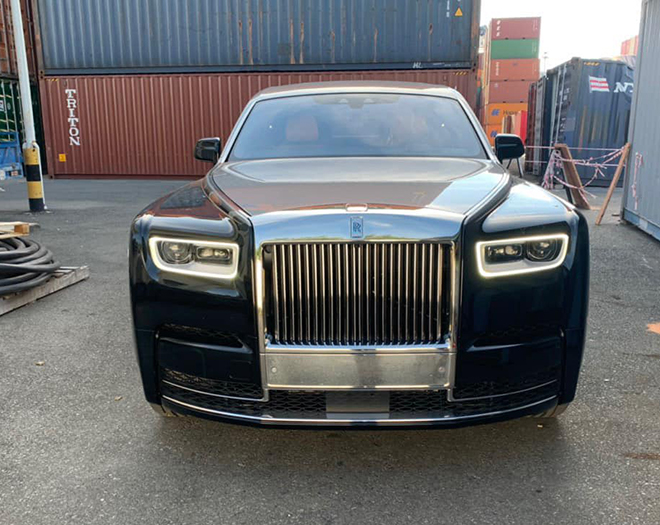 Rolls-Royce Phantom thế hệ mới có mặt tại Việt Nam, giá bán hơn 70 tỷ đồng - 1