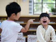 Giáo dục - du học - Khi trẻ bị bạn đánh, bố mẹ khuyên con chịu đựng hay đánh trả lại?