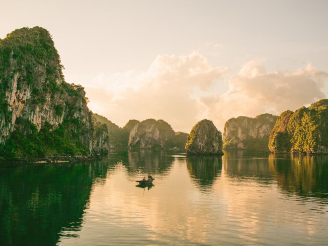 Vịnh Hạ Long (Quảng Ninh) đứng đầu danh sách điểm đến hấp dẫn nhất Việt Nam