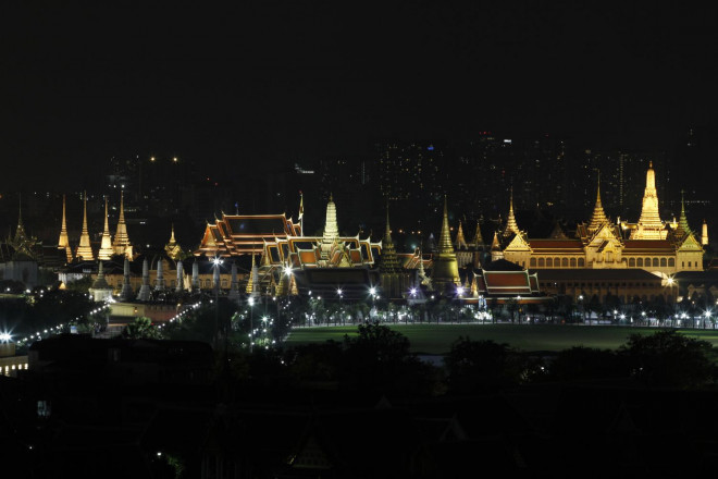 Cung điện Hoàng gia Thái Lan sáng đèn, sẵn sàng chào đón du khách. Ảnh: The Bangkok Post