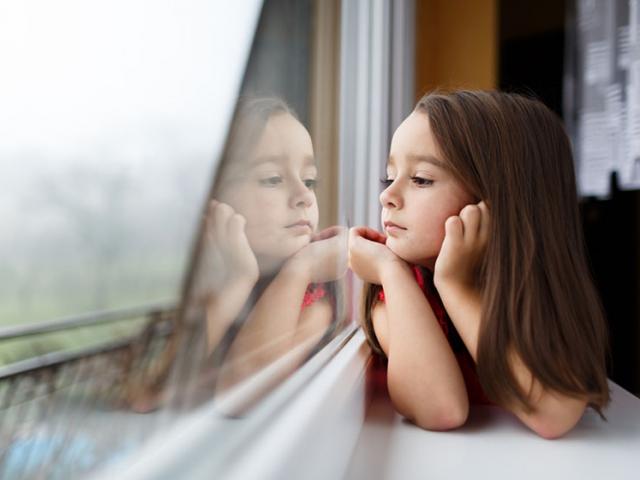 Giáo dục - du học - Bố mẹ cần làm gì khi trẻ mặc cảm, không hòa đồng, thiếu kỹ năng xã hội?