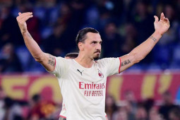 Ibrahimovic 40 tuổi cán mốc 400 bàn rực rỡ, ngắt mạch bất bại của Mourinho