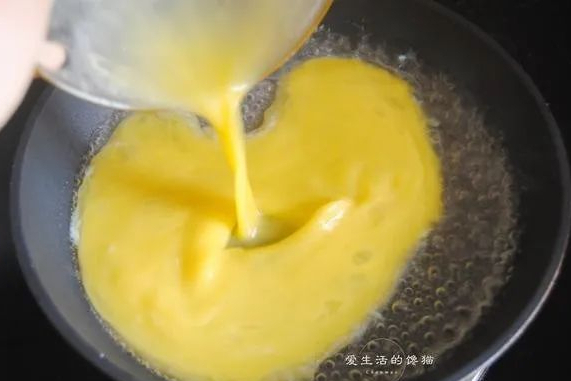 Không dùng 1 giọt dầu nhưng món trứng này vẫn tơi xốp, mềm thơm, 3 phút nấu xong - 4