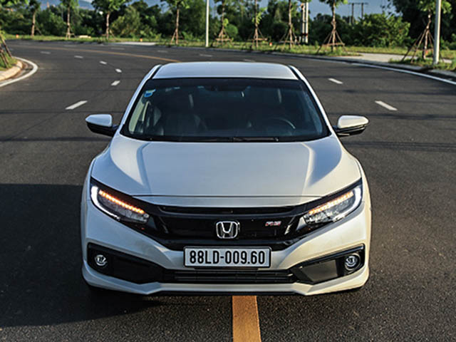 Tin tức ô tô - Đại lý giảm giá xe Honda Civic để dọn kho chờ phiên bản mới