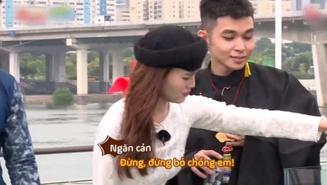 Ninh Dương Lan Ngọc và "chồng" tình tứ trên sóng truyền hình - 7