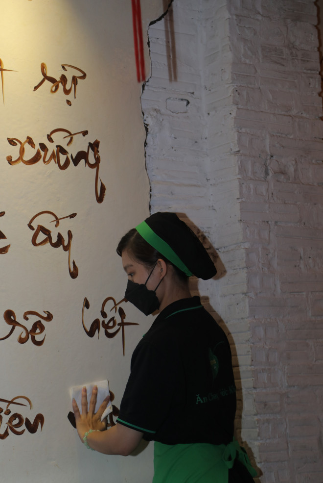 Doanh thu từ quán chay sẽ được dùng để chăm sóc những đứa trẻ