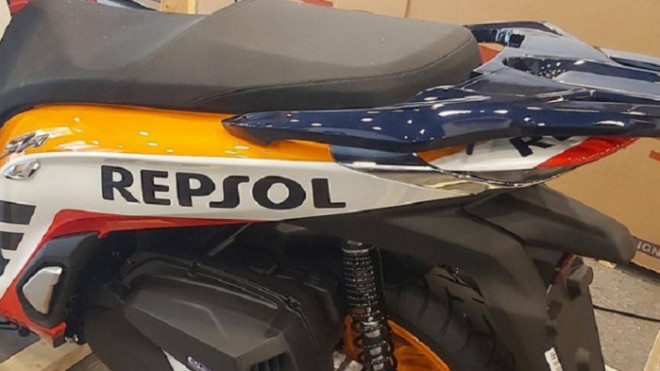 Honda SH 350i Repsol nhập Ý đầu tiên về Việt Nam, giá ngang xe hơi - 3