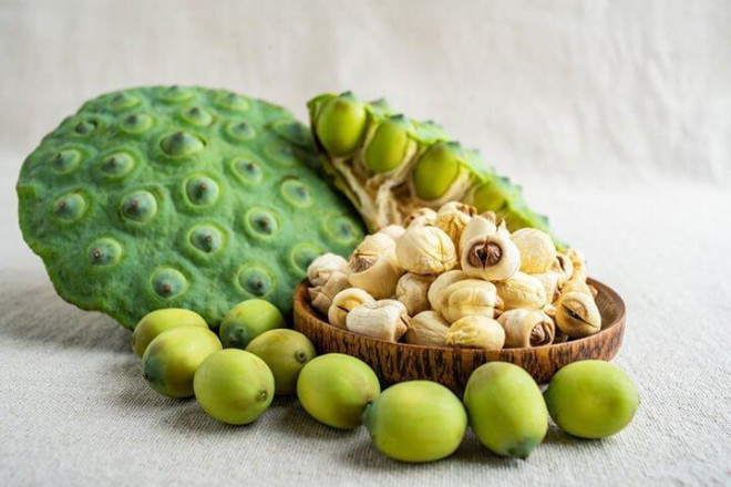 Ăn hạt sen sai cách có thể gây hại nghiêm trọng đến sức khỏe - 1