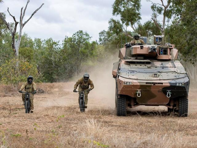 Media - Khám phá chiếc xe điện độc đáo "chạy êm ru" cho lính trinh sát