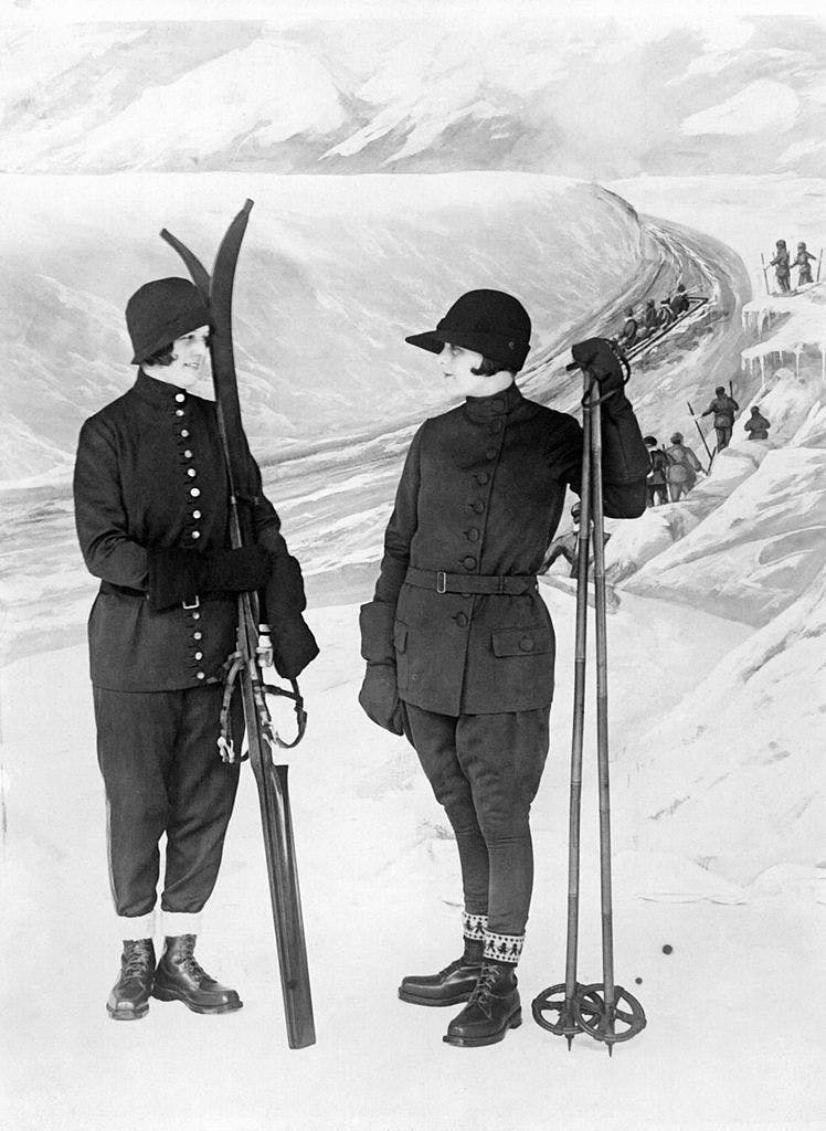 Phong cách quần áo trượt tuyết sang trọng lên ngôi trong mùa đông 2021 - 1