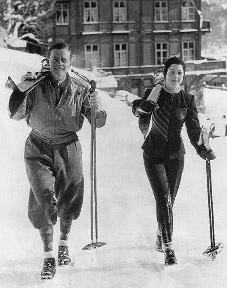 Phong cách quần áo trượt tuyết sang trọng lên ngôi trong mùa đông 2021 - 2