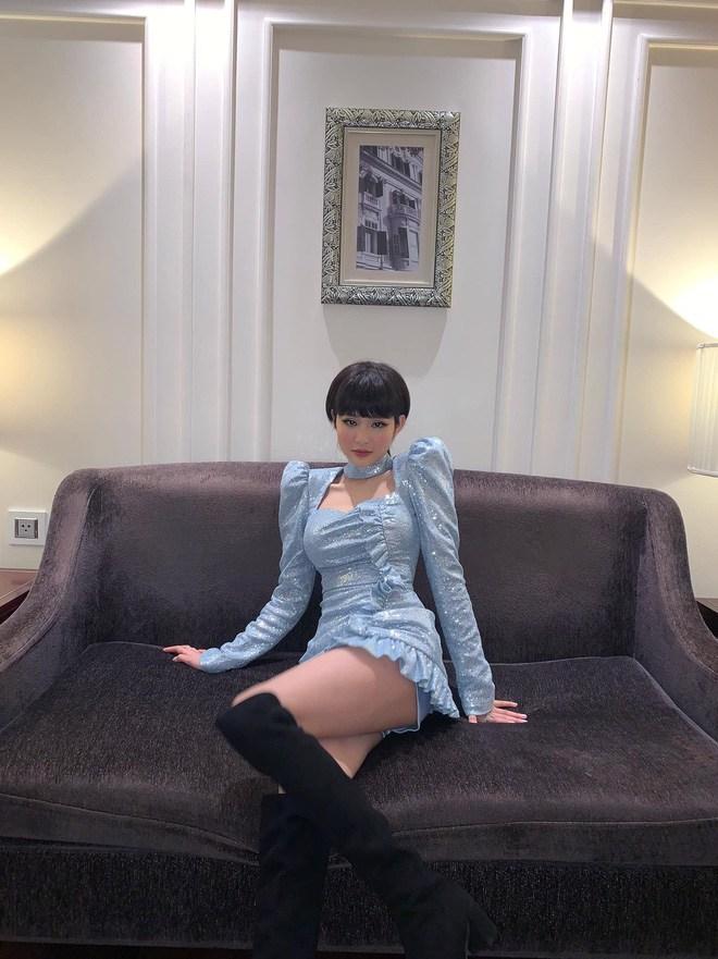 Thủy Tiên, Hiền Hồ xử lý khéo léo tránh sự cố trang phục nơi đông người - 10