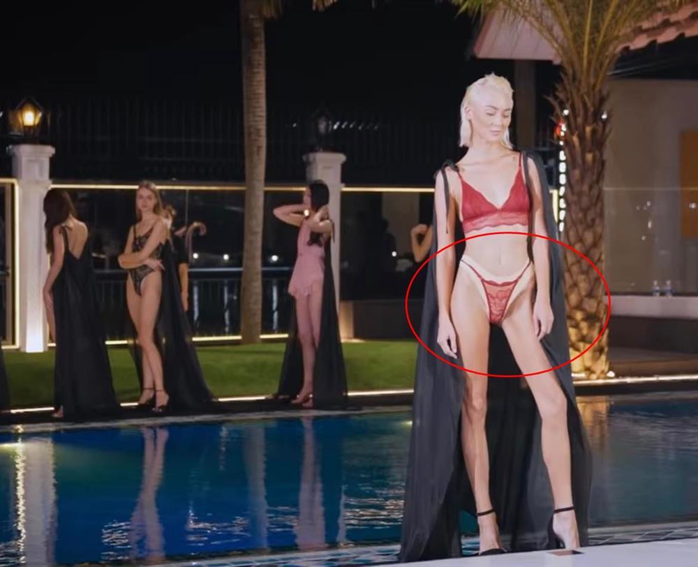 Thủy Tiên, Hiền Hồ xử lý khéo léo tránh sự cố trang phục nơi đông người - 4