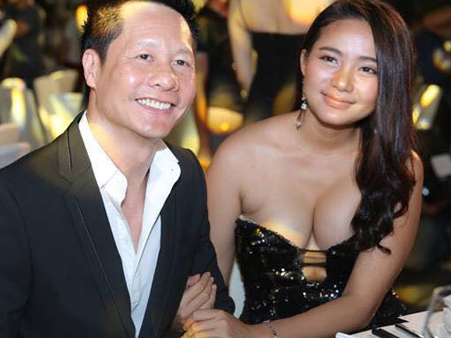 Giải trí - Phan Như Thảo là "bà trùm bất động sản", hứa xây mỗi năm một căn nhà tặng ông xã "thất nghiệp"