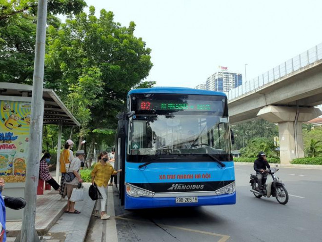 Hơn 20 ngày qua, mạng lưới xe buýt của Hà Nội (hoạt động với chỉ 50% công suất) đã phục vụ gần 8 triệu lượt khách