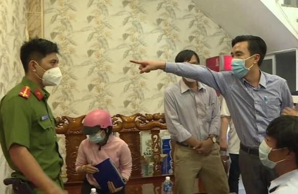 Người đàn ông quát tháo chỉ tay vào cán bộ đoàn kiểm tra bị phạt hành chính