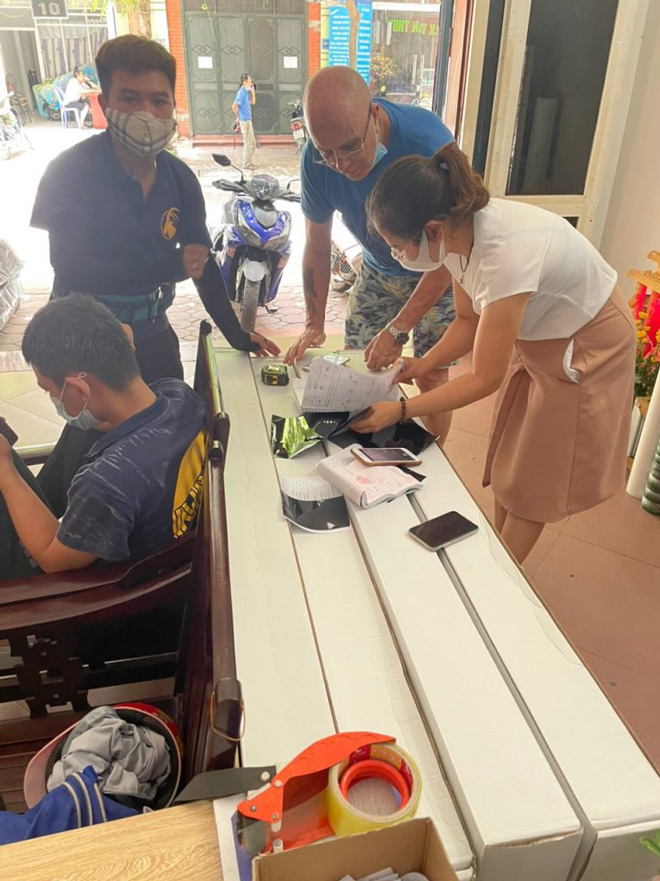 Nhân viên của Tổng kho NNH sẽ tư vấn và hỗ trợ giúp bạn chọn những sản phẩm tốt và phù hợp nhất