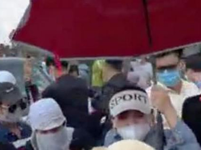 Tin tức trong ngày - Hay tin bà Phương Hằng đến, hàng ngàn người tập trung tại "Tịnh Thất Bồng Lai"