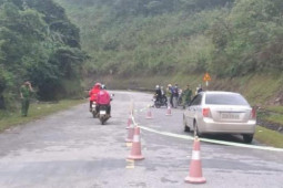 Người đàn ông tử vong trong chiếc ô tô nổ máy ven đường