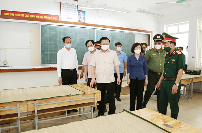 Bí thư Thành uỷ Hà Nội Đinh Tiến Dũng kiểm tra công tác phòng, chống dịch tại trường học thuộc quận Tây Hồ