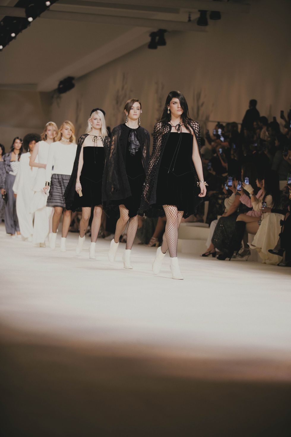 Chanel chọn Dubai phồn hoa cho bộ sưu tập Cruise mới nhất - 3