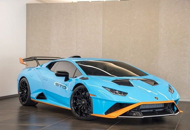 Pha xử lý &#34;cẩn thận&#34; của tài xế xe BMW khi đi sau &#34;hàng hiếm&#34; Lamborghini Huracan STO - 1