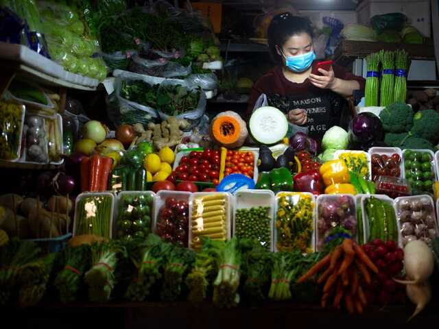 Thị trường - Tiêu dùng - Nghịch lý: Người dân nước này liên tục ăn thịt vì rau còn đắt hơn thịt