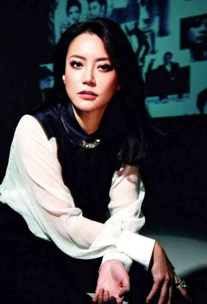 Hoắc Vấn Hy bước chân vào con đường nghệ thuật với vai trò người mẫu.