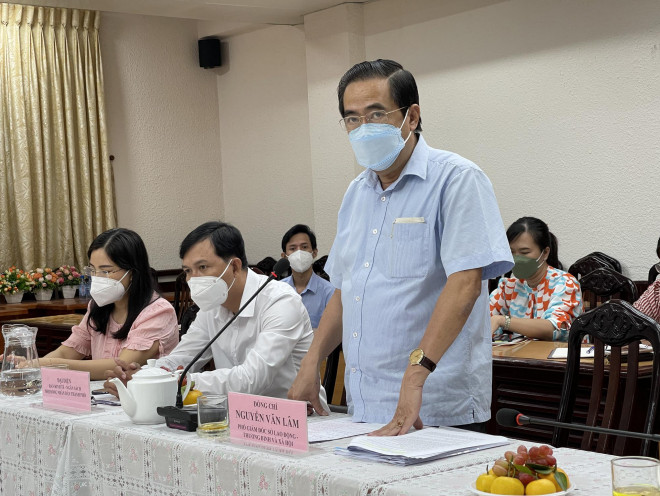Phó Giám đốc Sở LĐ-TB&amp;XH dẫn đầu đoàn kiểm tra tình hình chi các gói hỗ trợ cho người dân gặp khó khăn do dịch bệnh Covid-19 trên địa bàn quận Tân Bình ngày 5-11.