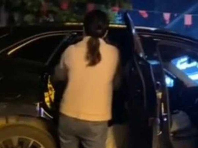 Bạn trẻ - Cuộc sống - Chồng tập thể dục với nhân tình trên ô tô, vợ lao đến chất vấn nhưng bị nói một câu đau điếng