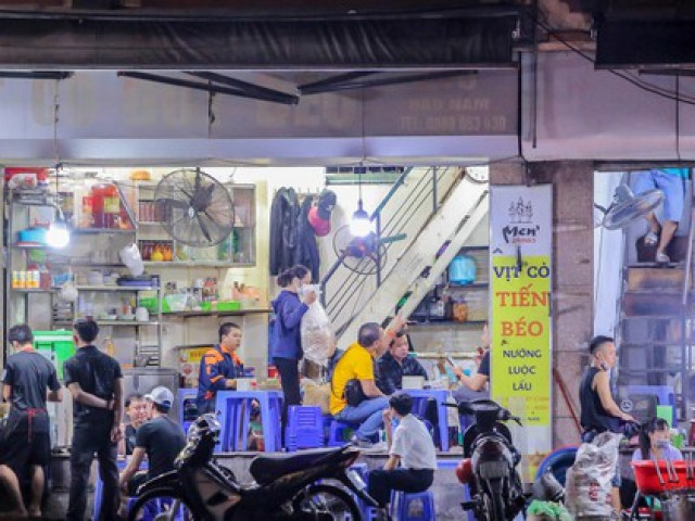 Thị trường - Tiêu dùng - Nhiều hàng quán ''lờ'' quy định phòng dịch, thản nhiên hoạt động sau 21 giờ