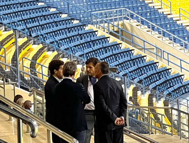 Hai sếp lớn của Barca, Mateu Alemany và Rafael Yuste đến Doha (Qatar) đàm phán với Al Sadd và gặp người đại diện của Xavi Hernandez