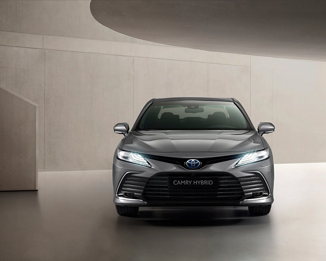 Toyota Camry Hybrid 2022 trình làng, thêm trang bị, giá rẻ hơn - 1