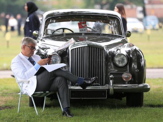 Thế giới - Chuyện như đùa: 18 tỷ phú Mỹ nhận trợ cấp "hộ nghèo"