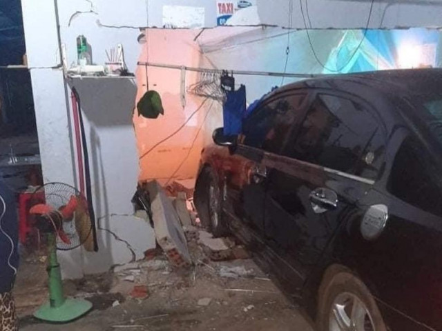 Tin tức trong ngày - Ô tô tông sập bức tường nhà nghỉ làm bé gái 1 tháng tuổi tử vong