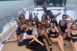 Thể thao - Chục mỹ nữ vây quanh "ông trùm" điên cuồng nhất làng đua ngựa thích ăn chơi