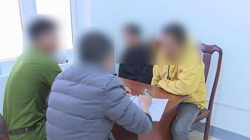 Tạm giữ 3 người hành hung, cưỡng đoạt tài sản thiếu nữ 15 tuổi - 1