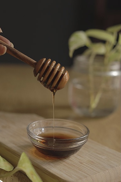 Cách dùng mật ong để lấy lại sắc môi tươi hồng xinh - 3