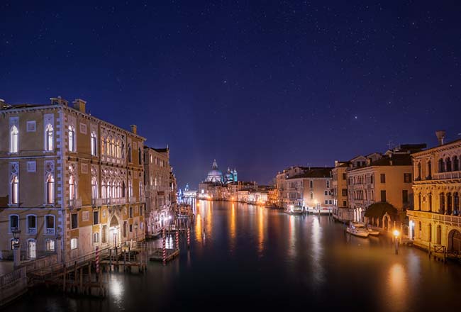 Một đêm đầy sao ở Venice, không khí rất bình yên.
