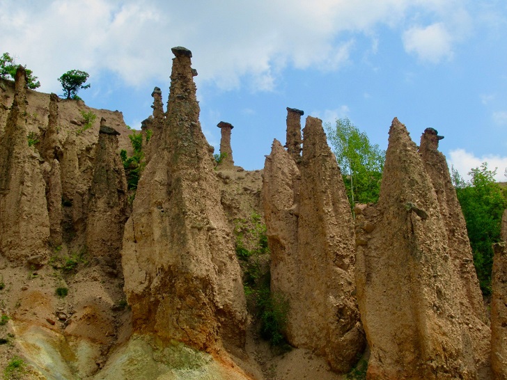 Khám phá những thành đá có kết cấu kì lạ ở Serbia - 1