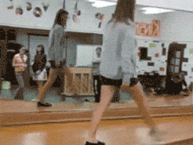 Cười 24H - Những tình huống "sấp mặt" của các người đẹp khiến bao người phì cười