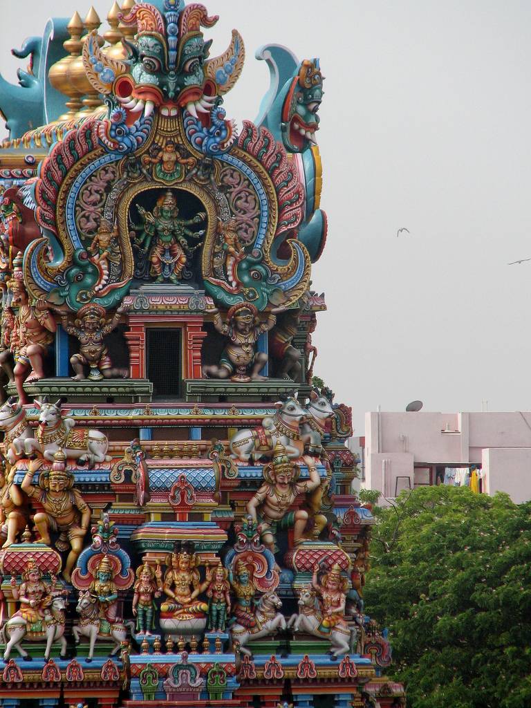Ngắm nhìn ngôi đền có kiến trúc kì lạ và sặc sỡ ở Ấn Độ - 3