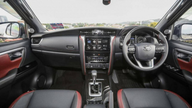 Toyota Fortuner 2021 bổ sung trang bị, giá từ 912 triệu đồng - 3