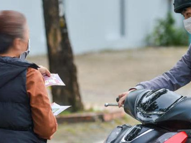 Tin tức trong ngày - CLIP: Phe vé méo mặt vì giá giảm kịch sàn vẫn ít người mua