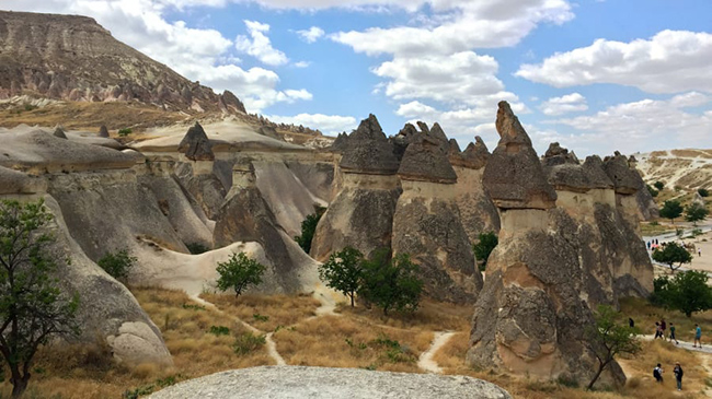Fairy Chimneys, Thổ Nhĩ Kỳ: Một kỳ quan địa chất ấn tượng, những cấu trúc&nbsp;đá bất thường này là kết quả của sự xói mòn qua hàng nghìn năm.
